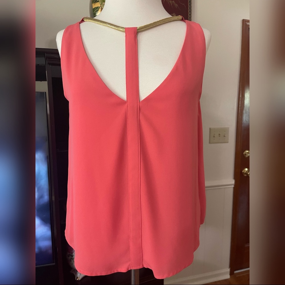 ❤️SOLD❤️BCBG Maxazria Gold Rope V-Neck Coral Tank top size Small